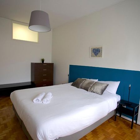 Downtown 3 Bedroom With Balcony - Quiet Street - Family Friendly - Groups Porto Buitenkant foto