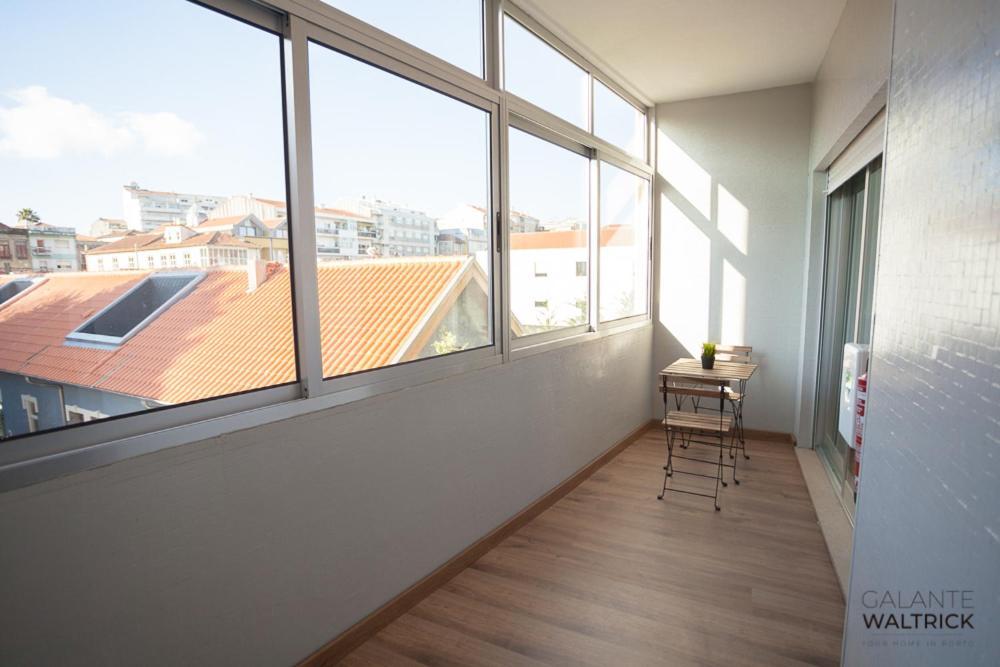 Downtown 3 Bedroom With Balcony - Quiet Street - Family Friendly - Groups Porto Buitenkant foto