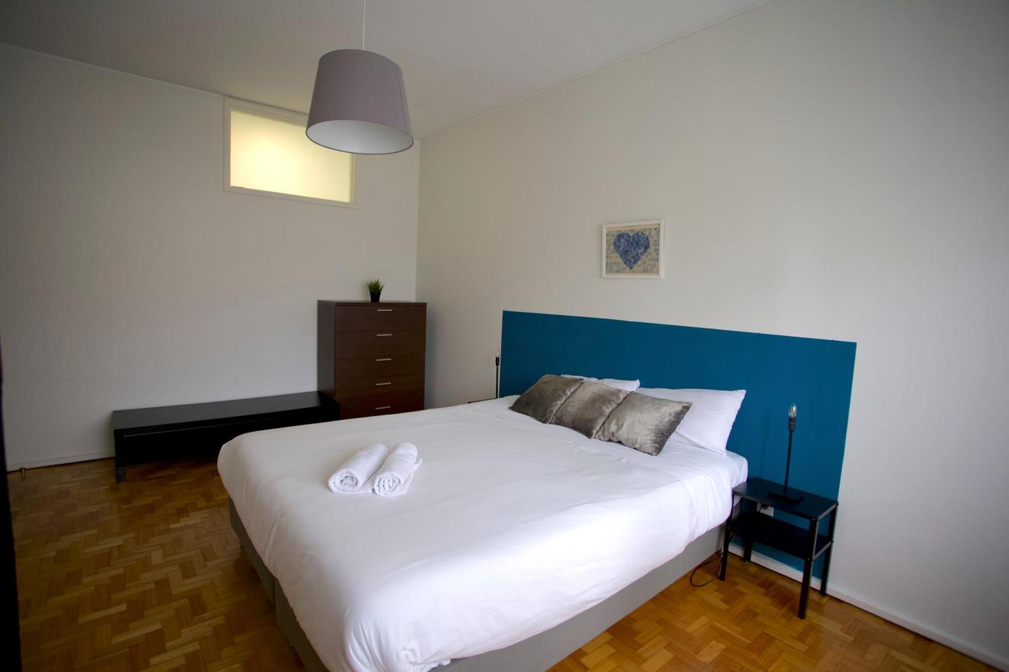 Downtown 3 Bedroom With Balcony - Quiet Street - Family Friendly - Groups Porto Buitenkant foto