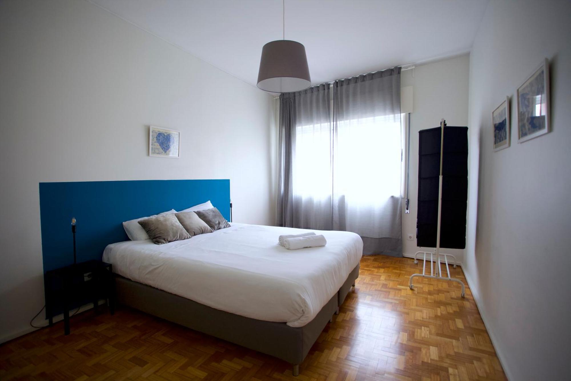 Downtown 3 Bedroom With Balcony - Quiet Street - Family Friendly - Groups Porto Buitenkant foto