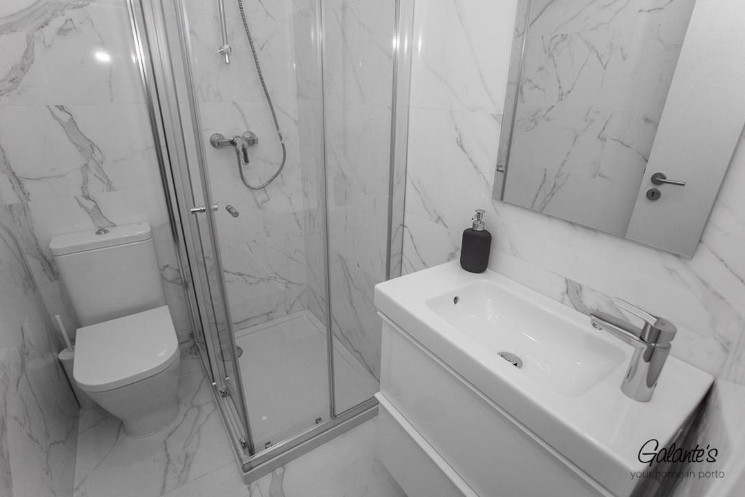 Downtown 3 Bedroom With Balcony - Quiet Street - Family Friendly - Groups Porto Buitenkant foto