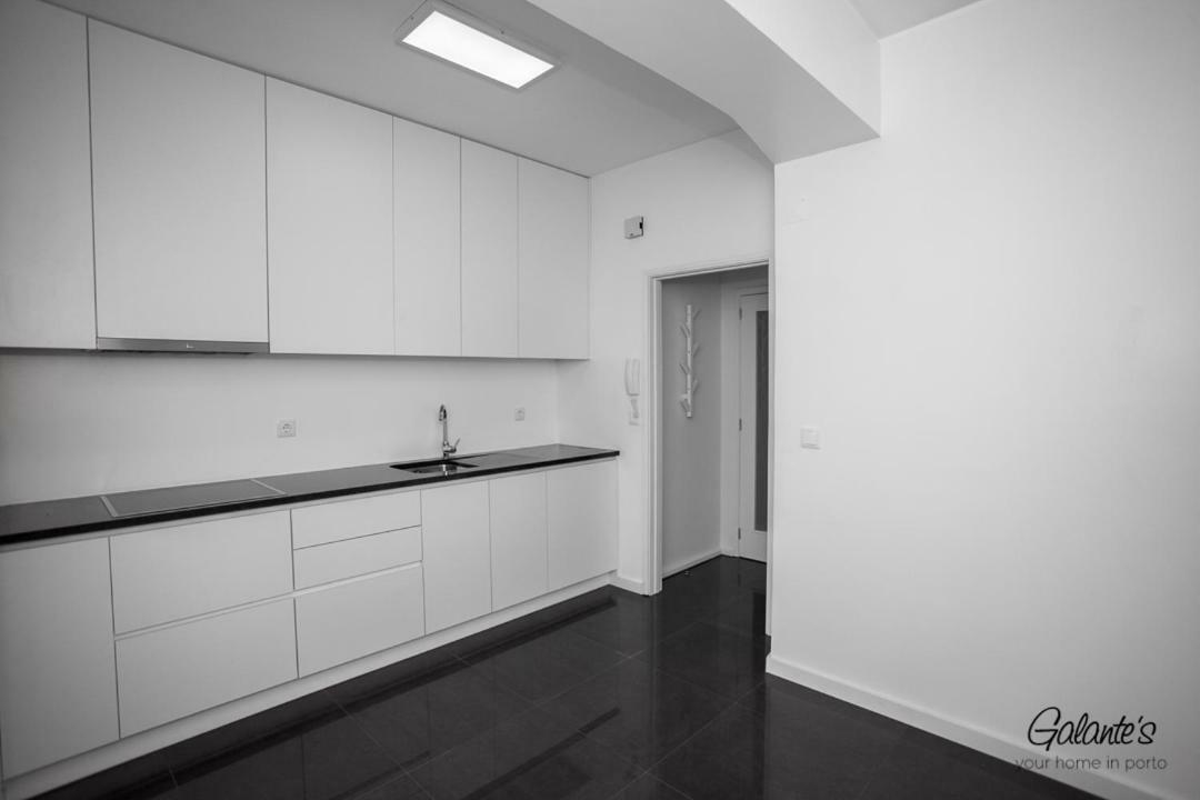 Downtown 3 Bedroom With Balcony - Quiet Street - Family Friendly - Groups Porto Buitenkant foto