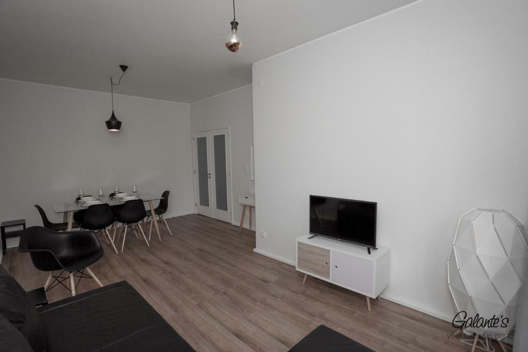 Downtown 3 Bedroom With Balcony - Quiet Street - Family Friendly - Groups Porto Buitenkant foto